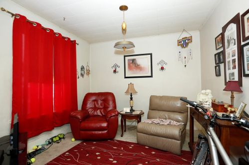 3242 Holton St, Milwaukee, WI 53212-2127