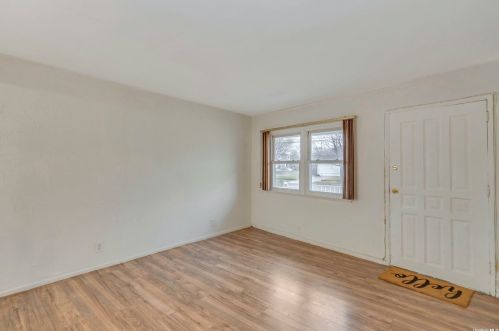 913 Merillon Ave, Westbury NY  11590-6112 exterior