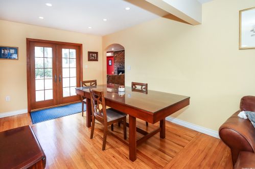 12 Grover Ln, Elwood NY  11731-3015 exterior