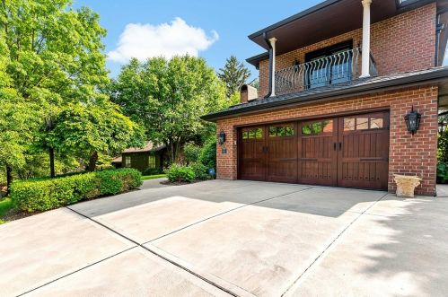 512 Longridge Dr, Pittsburgh, PA 15243-2052