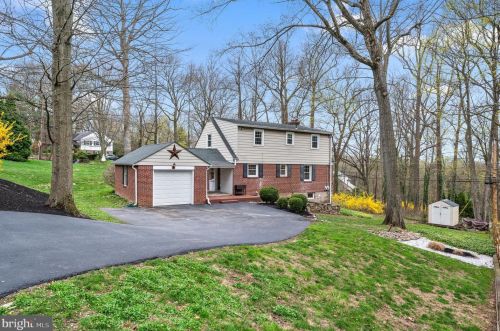 311 Saunders Dr, Wayne, PA 19087-5406
