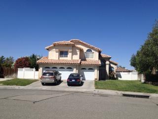 44574 Shadowcrest Dr, Lancaster, CA 93536-6455