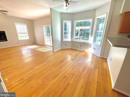 32 Pin Oak Dr, Dover DE  19904-2373 exterior