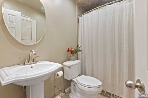 29 Ramapo Hills Blvd, Oakland NJ  07436-3906 exterior