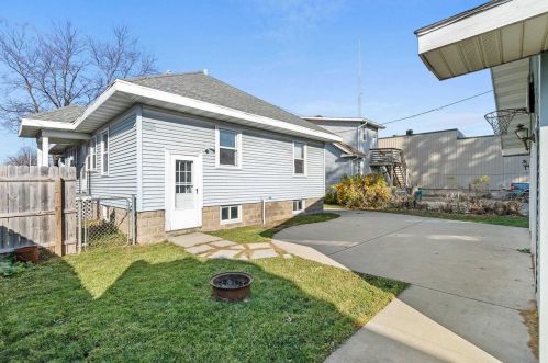 1235 Broadway, Green Bay, WI 54304-2742