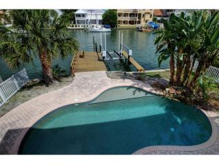 2861 Seabreeze Dr, Saint Petersburg, FL 33707-3931