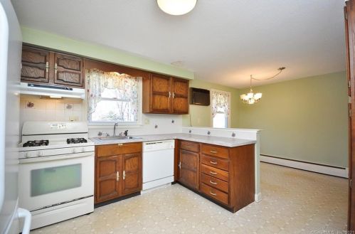 55 Foster Ln, Windsor CT exterior