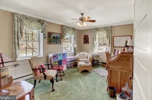 6411 Devonshire Hts Rd, Harrisburg PA 17111-4818 exterior