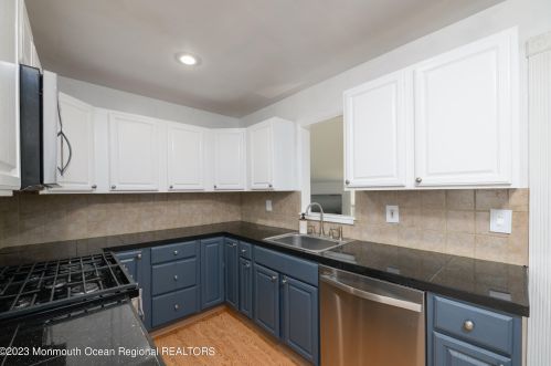 242 Sky Manor Blvd, Bricktown, NJ 08723-6816