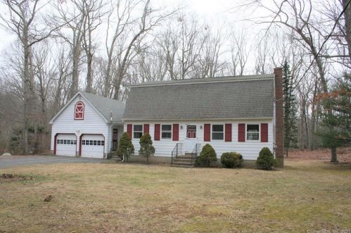 73 Dayton Rd, Waterford, CT 06385-4207