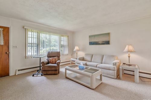 1160 Carlls Straight Path, Huntington Station, NY 11746-8017