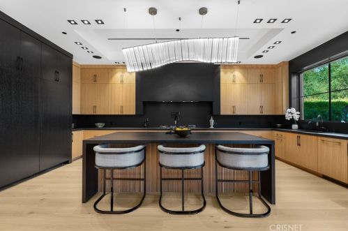 4508 Haskell Ave, Van Nuys CA  91436-3148 exterior