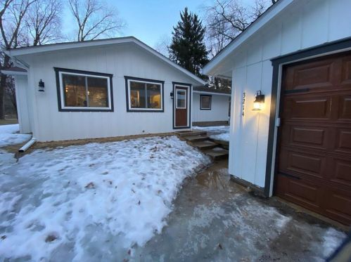 3214 Riverview Dr, Eau Claire, WI 54703-0677