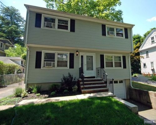 115 High St, Nutley, NJ 07110-1104