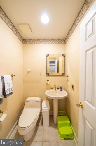 401 Santillo Way, Downingtown PA  19335-3132 exterior