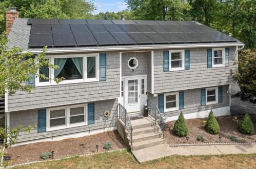 14 Wisconsin Ct, Congers, NY 10920-2843