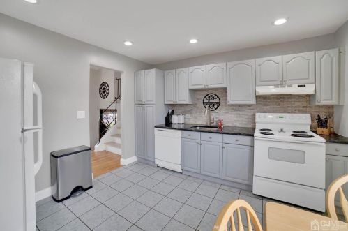 13 Jersey Ave, Old Bridge NJ  08857-2164 exterior