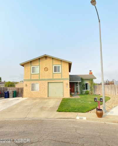 800 Emerald Ct, Santa Maria, CA 93455-3227