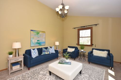 12619 Maple Crest Ln, Thiensville, WI 53092-2517