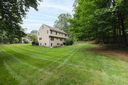 418 Spring Lake Rd, Southington, CT 06489-4427