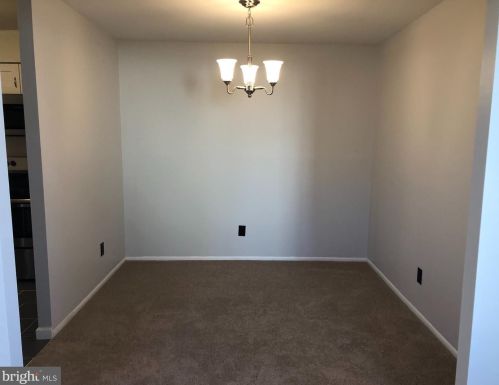 1008 Hemlock Pl, Huntingdon Valley PA  19006-1715 exterior