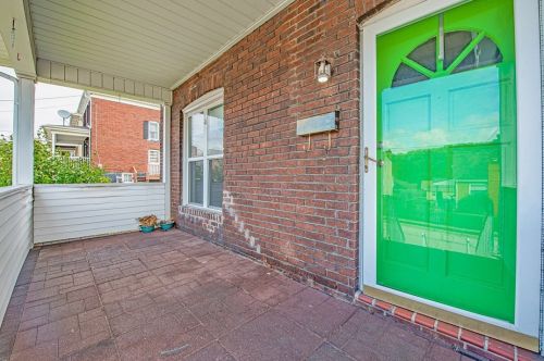 518 7th St, Jeannette, PA 15644-1315