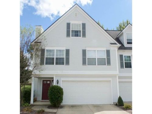 5111 Atterbury Ln, Cuyahoga Falls, OH 44224-6031