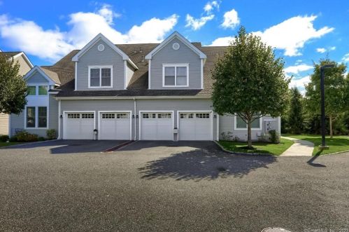 84 Copper Square Dr, Bethel, CT 06801-3236