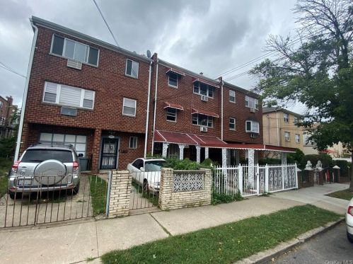 2913 Bruner Ave, Bronx, NY 10469-3313