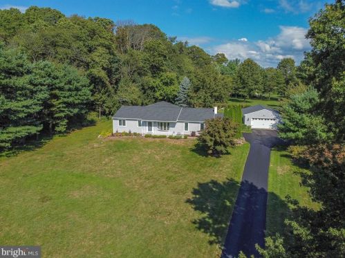 7673 Bryn Dr, Coopersburg, PA 18036-2726