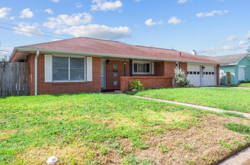 6621 Golf Crest Dr, Galveston, TX 77551-1821