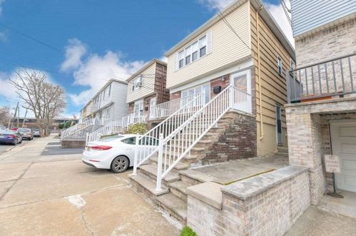 8 10th St, Bayonne, NJ 07002-2513