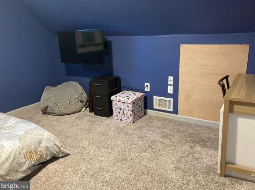 3 Dewar Dr, Trenton NJ 08620-2435 exterior