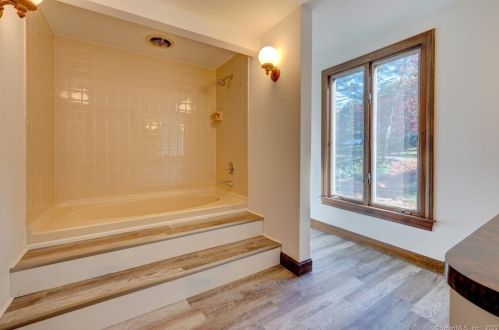 58 Quail Hollow Dr, Southington CT  06489-1616 exterior