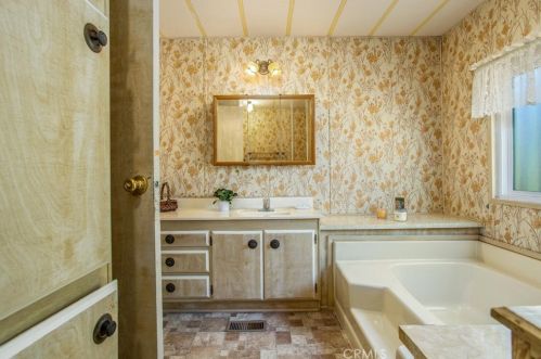 1325 Medallion St, Redlands CA  92374-2666 exterior