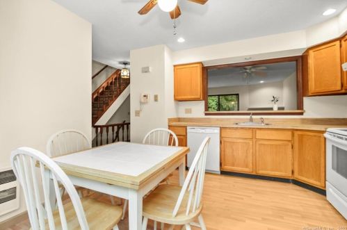 8 Driftway Rd, Danbury, CT 06811-5102