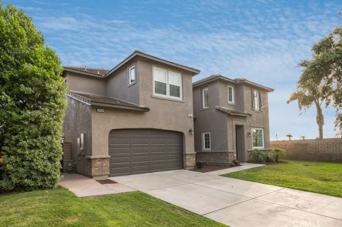 18458 Lakepointe Dr, Riverside, CA 92503-0252