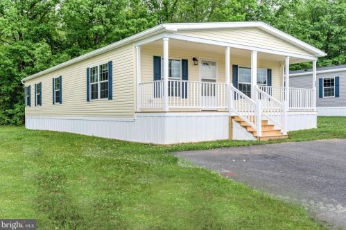 27 Meadowview Dr, Paradise Park, PA 17068-9772