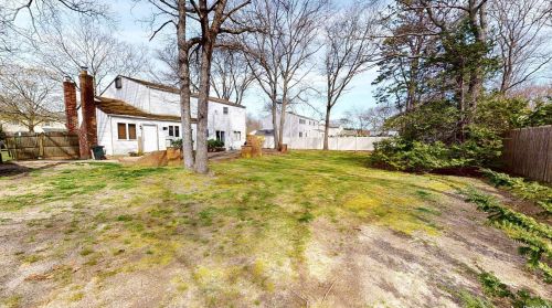 83 Woodview Ln, South Setauket, NY 11720-4073