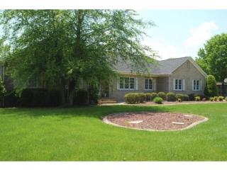 1076 Rotherwood Dr, Kingsport, TN 37660-7261
