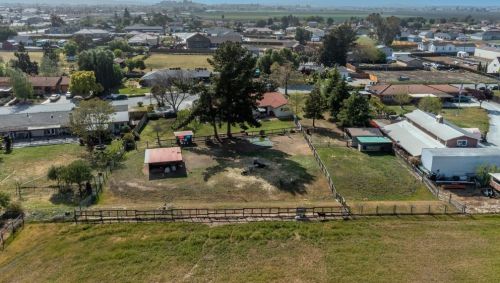 105 Daffodil Dr, Hollister CA  95023-3103 exterior