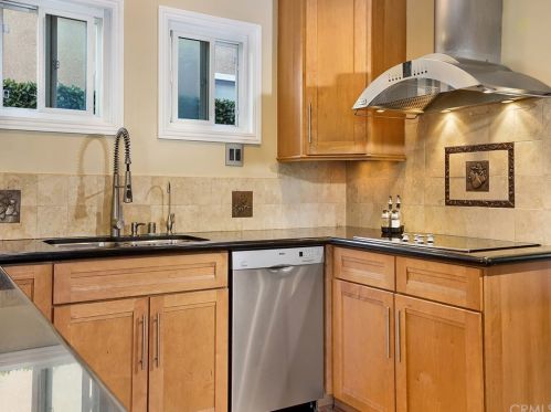 6520 Rosebay St, Long Beach CA  90808-4057 exterior