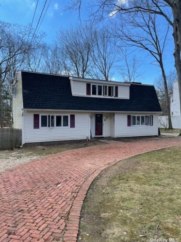 180 Mount Sinai Ave, Mount Sinai, NY 11766-2314