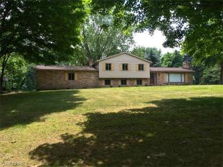 4650 Rolling View Dr, Akron, OH 44333-1626