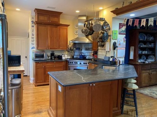 126 East Ave, New Canaan CT  06840-5610 exterior
