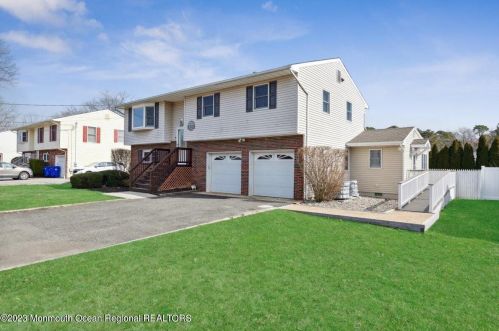 621 Peter Pl, Bricktown, NJ 08723-6423