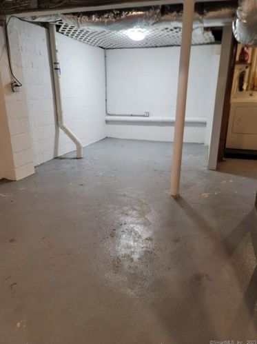 11 Senga Rd, Norwalk CT  06854-2520 exterior