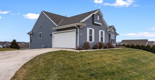 1616 Whitewater Dr, West Bend, WI 53095-9859