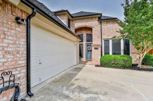 211 Arbor Glen Dr, Euless, TX 76039-3762
