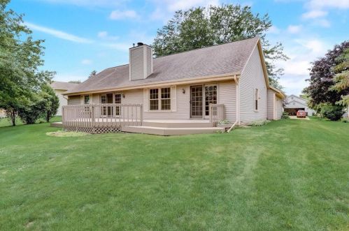 1271 River Park Cir, Mukwonago, WI 53149-1023
